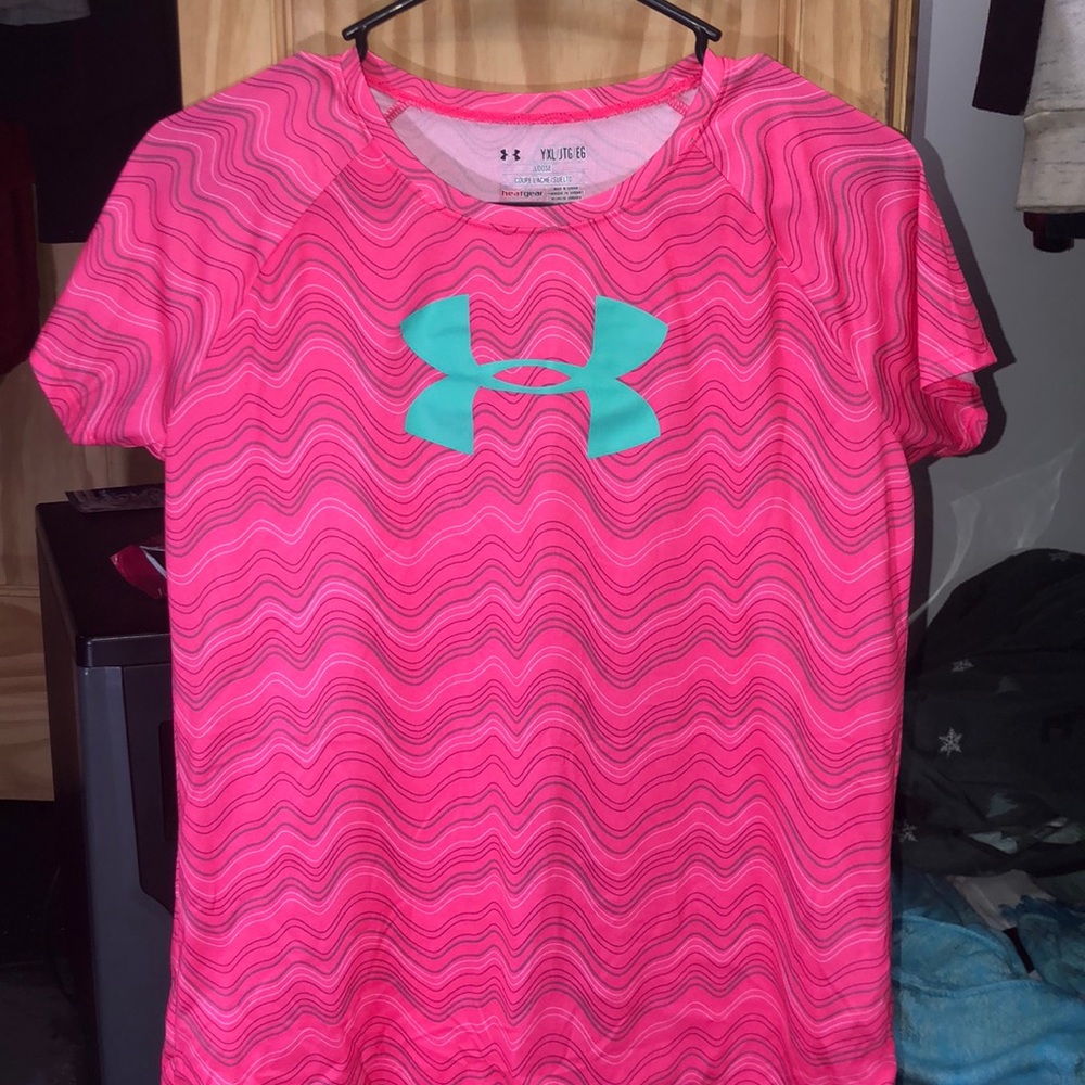 Under Armour top